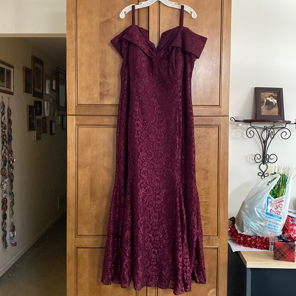 David’s bridal. Maid of honor dress. Worn once for wedding.